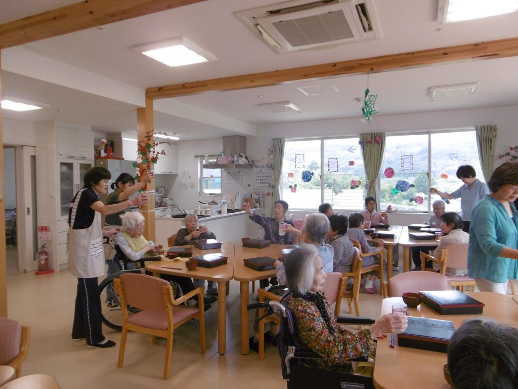 7月は誕生日会・七夕・防災訓練を行いました。