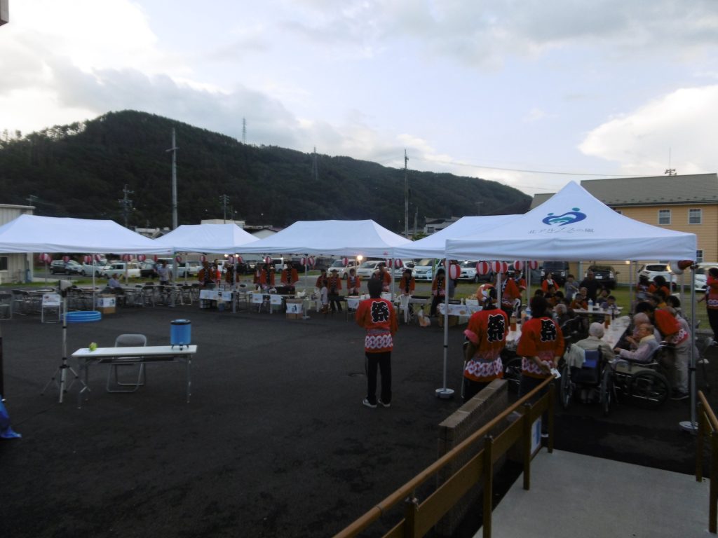 8月は夏祭り・児童館の子供たちの交流会・てるてる坊主展示会を行いました。