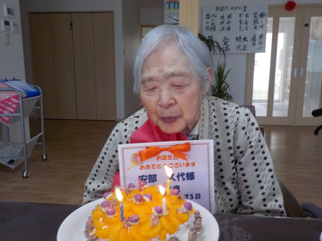 誕生日会を行いました